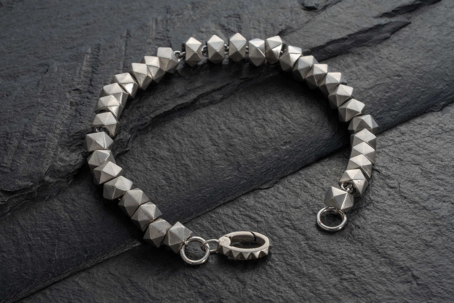 SLIM STUDDED BRACELET