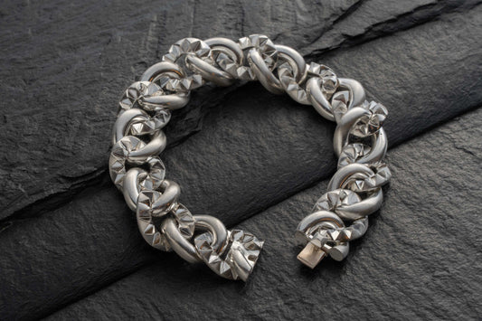 SLIM GROUMETTE STUDDED BRACALET