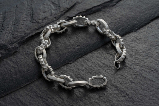 SMOOTH AND STUDDED OVAL BRACALET