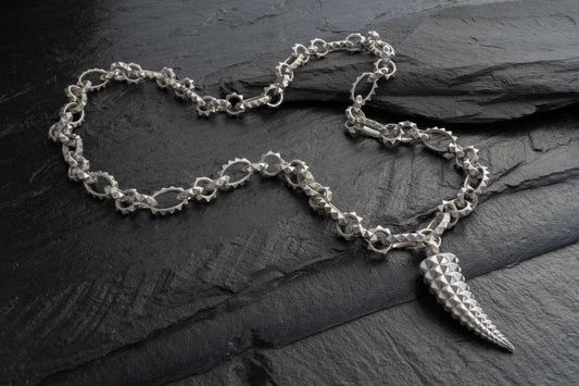 STUDDED CHAIN WITH PENDANT