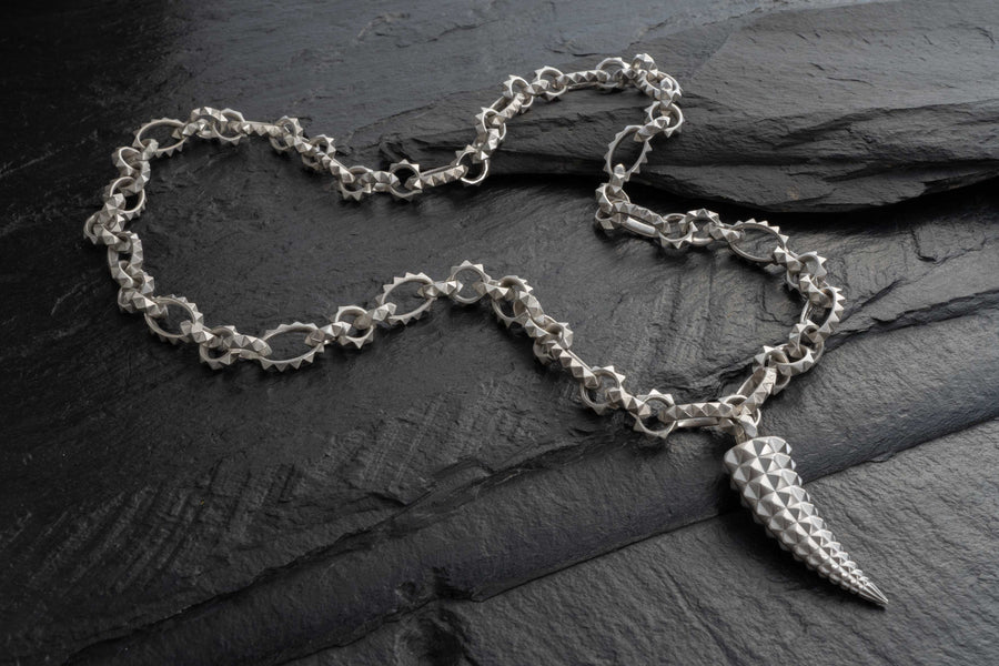 STUDDED CHAIN WITH PENDANT