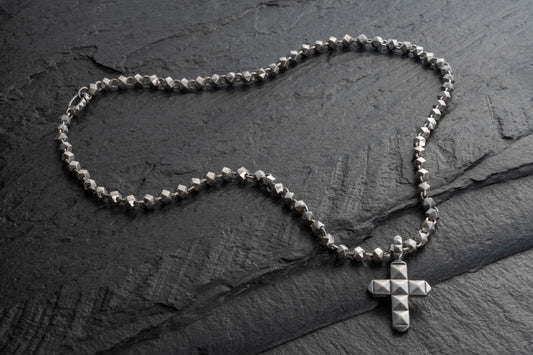 STUDDED CHAIN WITH CRUCIFIX