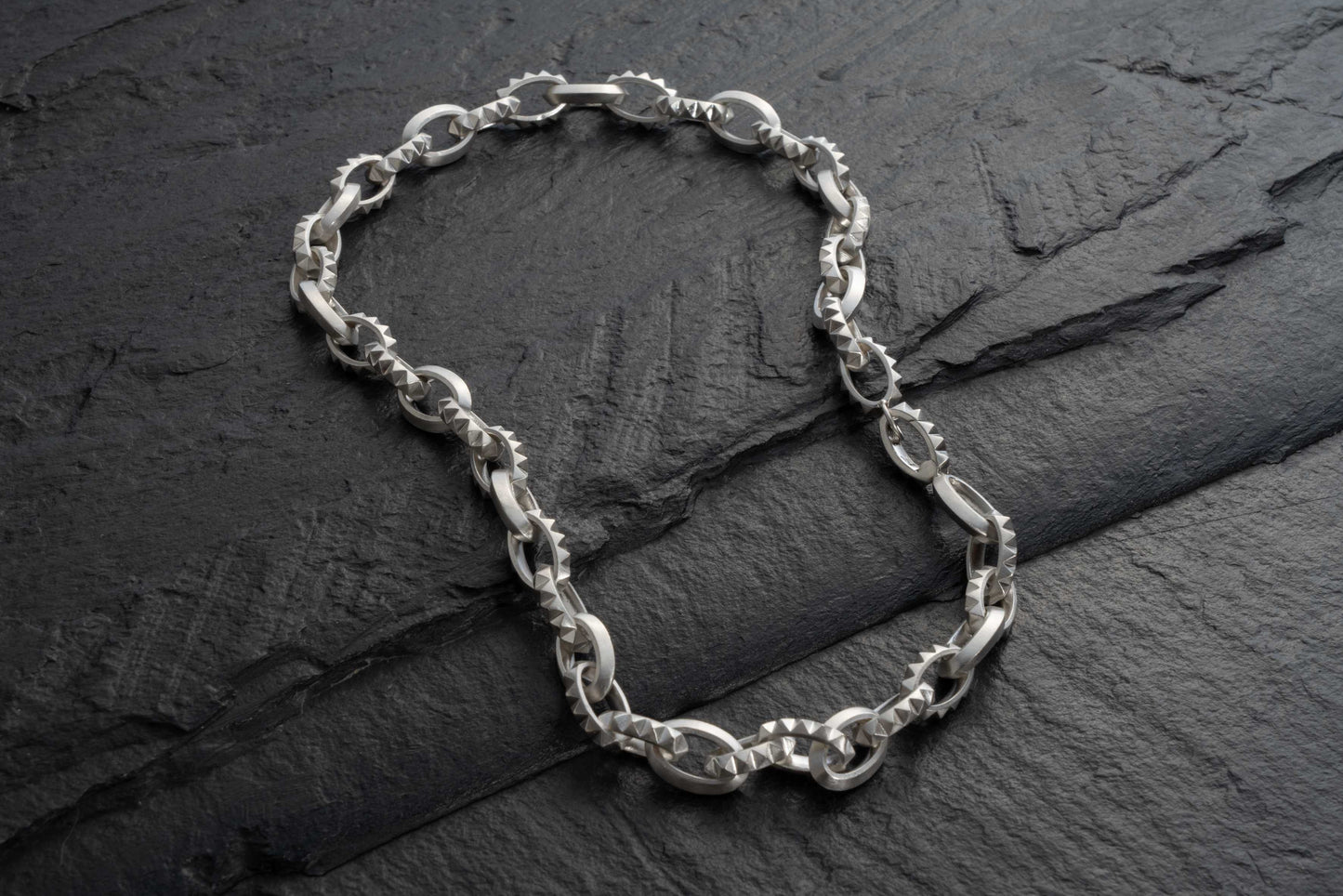 SMOOTH AND STUDDED OVAL CHAIN