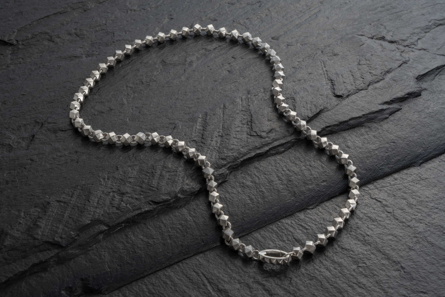SLIM STUD ROSARY CHAIN
