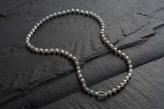 SLIM STUD ROSARY CHAIN
