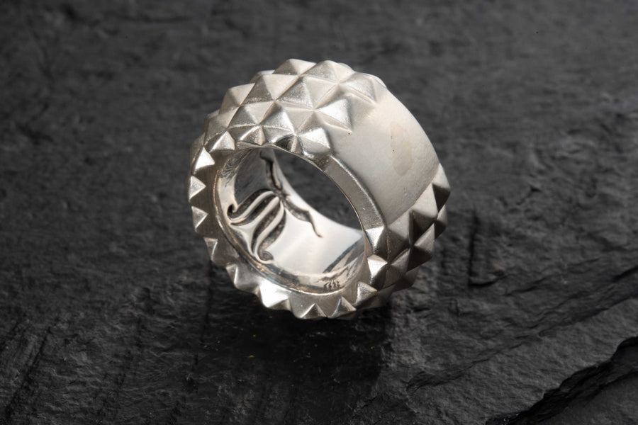 STUDDED BAND RING