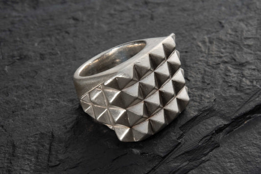 STUDDED SQUARE RING