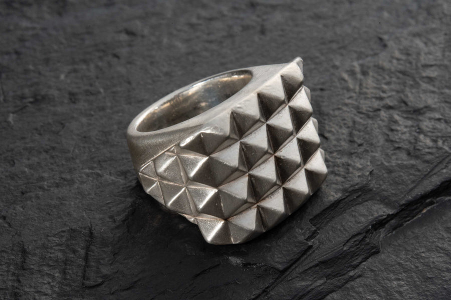 STUDDED SQUARE RING