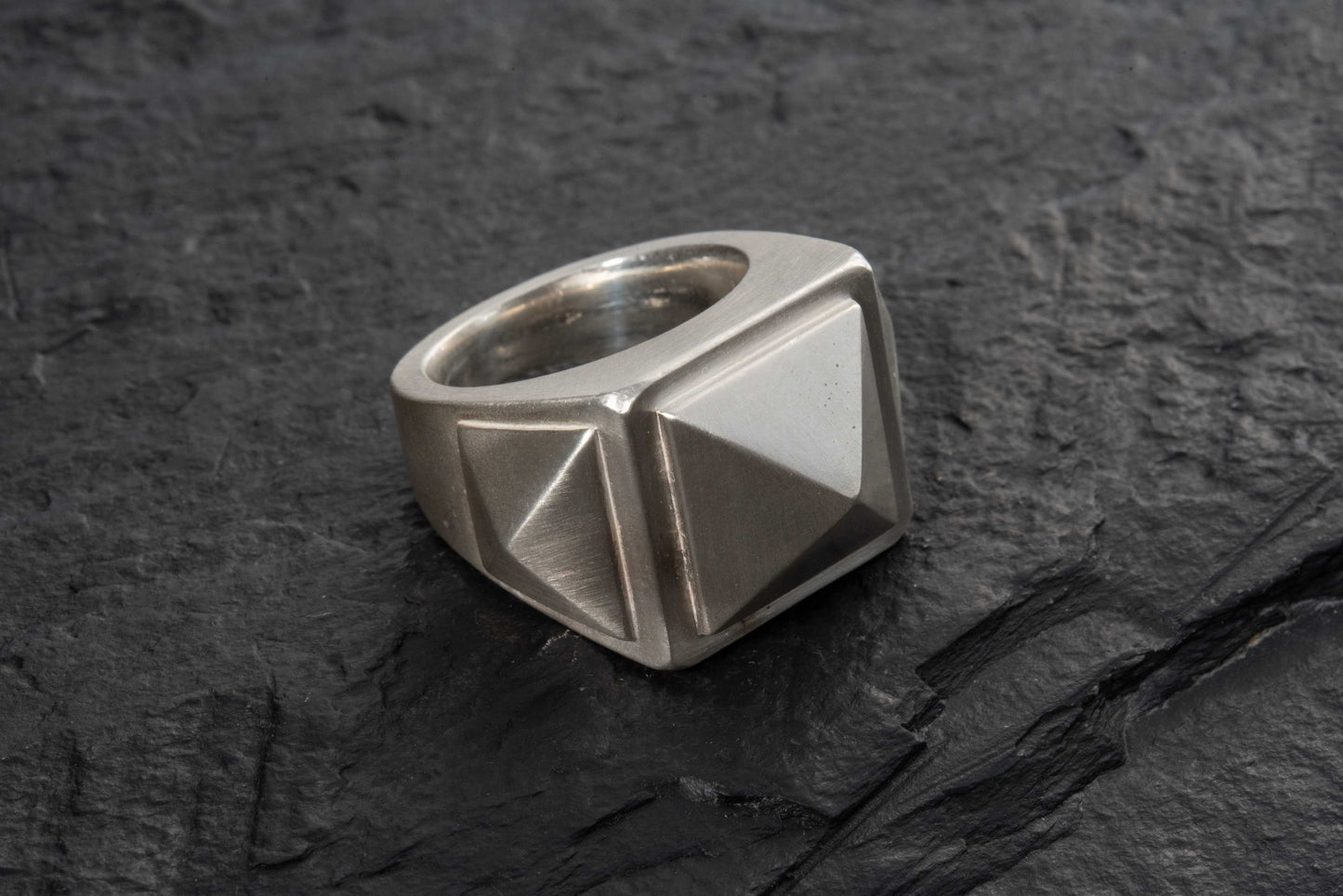 TRIPLE STUD RING