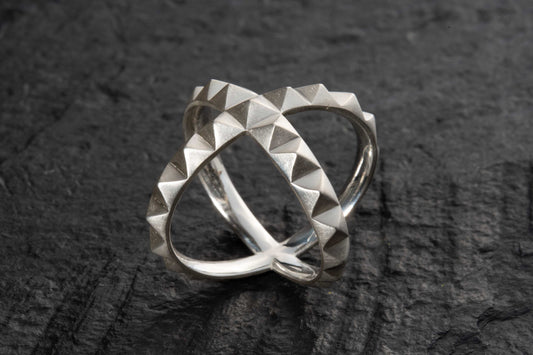 CROSSED BANDS RING