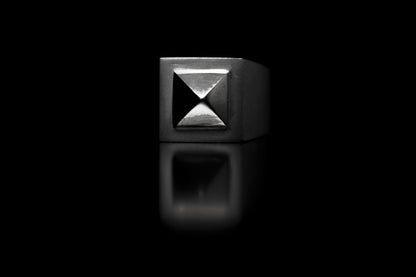 Mono Stud Ring, second view – 925 sterling silver ring by Leony Jewellery