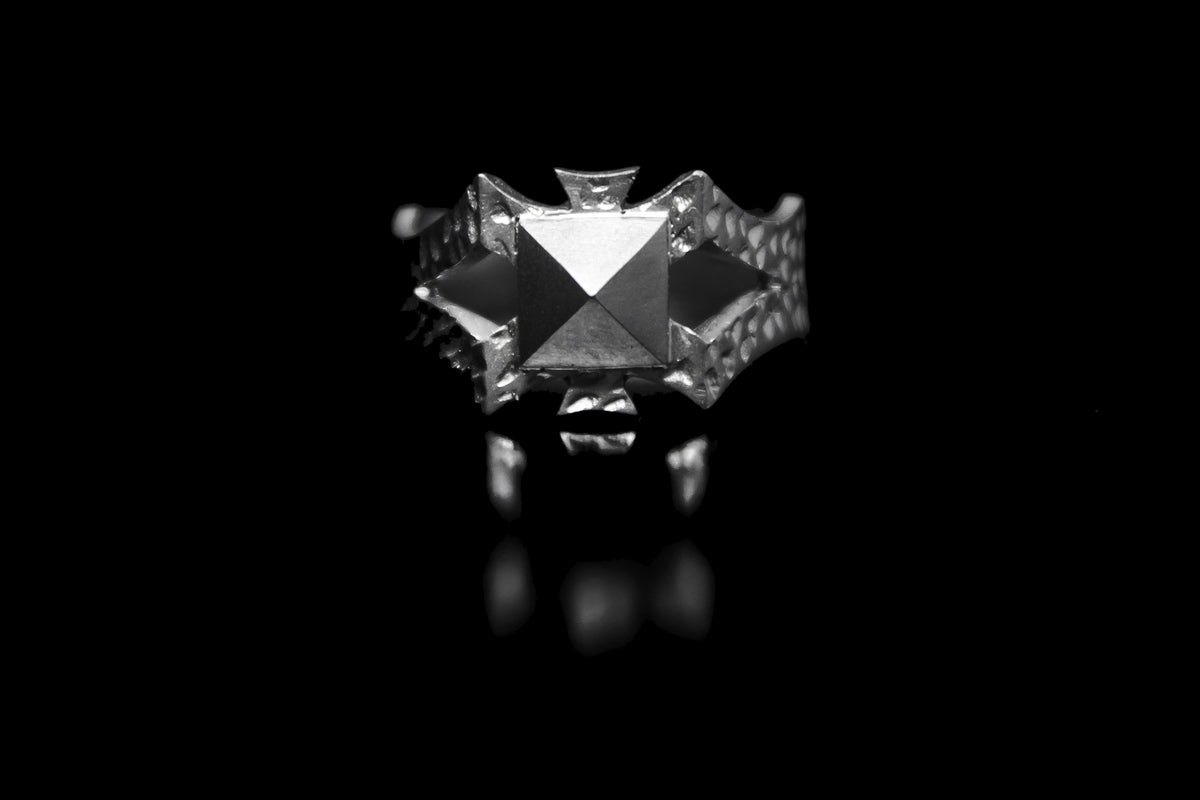 Single Stud Knight Ring – 925 sterling silver ring by Leony Jewellery