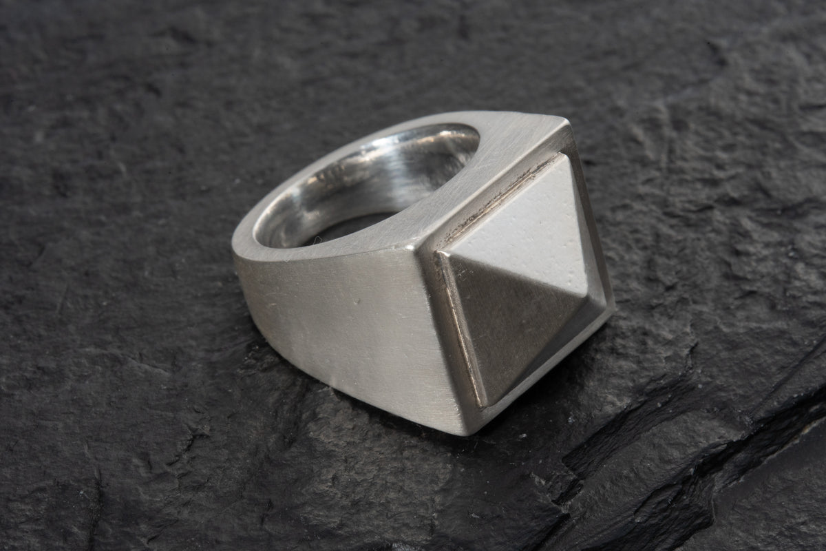 Single Stud Ring Empty – 925 sterling silver ring by Leony Jewellery