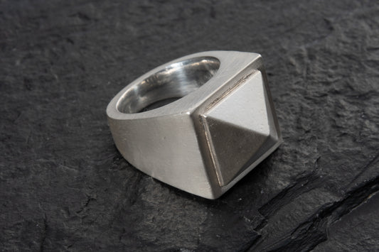 Single Stud Ring Empty – 925 sterling silver ring by Leony Jewellery