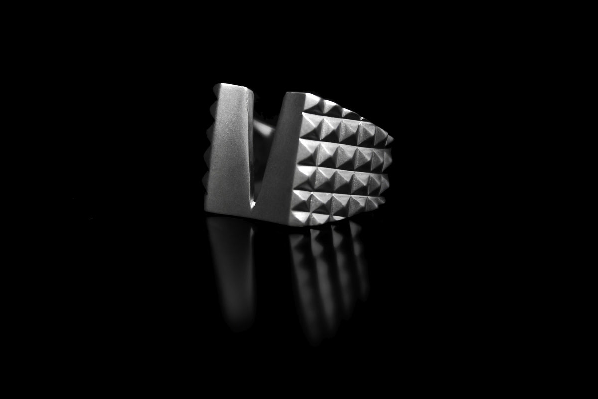V-Cut with Studs Ring, second view – 925 sterling silver ring by Leony Jewellery